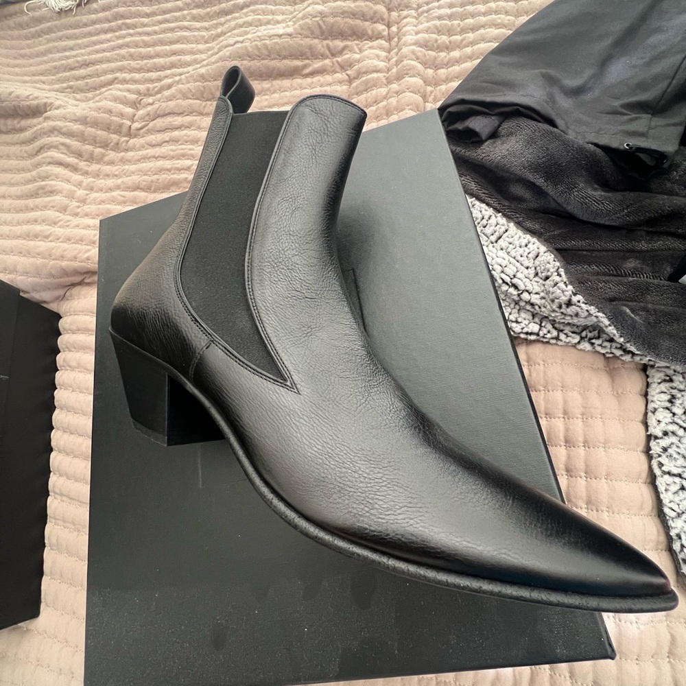 Saint Laurent Black Leather banana Men's Boots